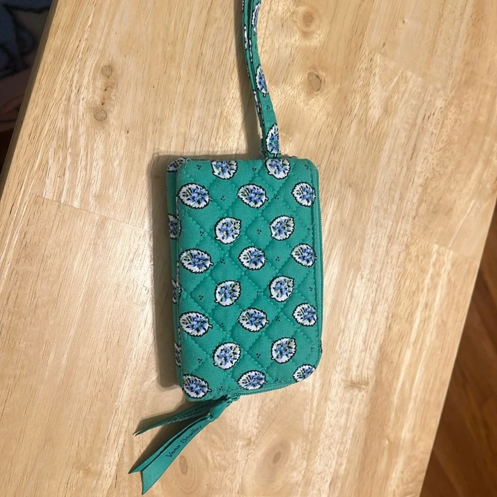 Vera‎ Bradley small wristlet green